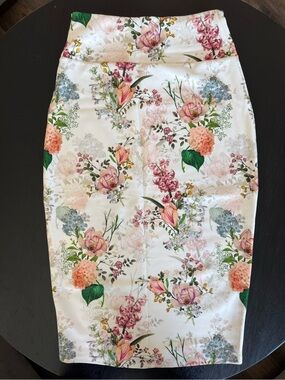 Express White Floral Pencil Skirt with Pastel Blooms